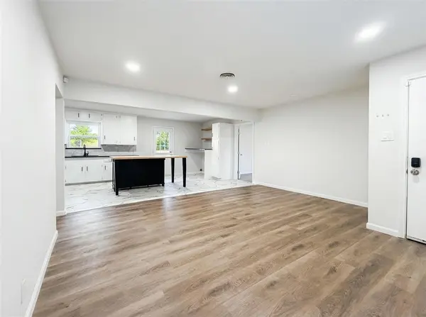 913 Zelda Drive, Hurst, TX 76053