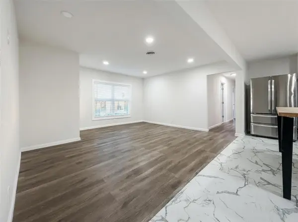 913 Zelda Drive, Hurst, TX 76053