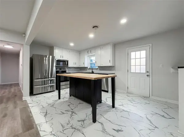 913 Zelda Drive, Hurst, TX 76053