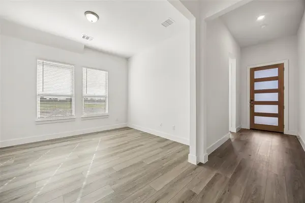 1929 Comanche Drive, Desoto, TX 75115