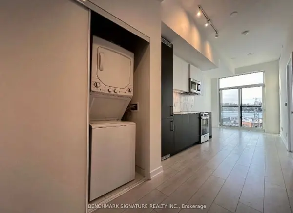 500 Dupont ST #709, Toronto C02, ON M6G 1Y7