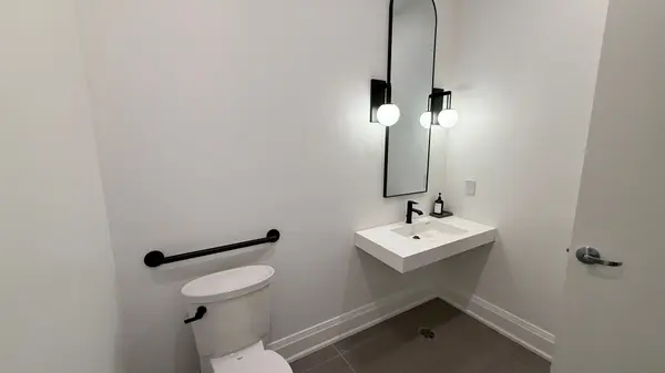 2380 Bristol CIR #12, Oakville, ON L6H 6M5