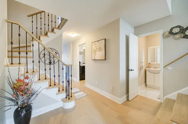 1017 Lucerne CRES, Mississauga, ON L5C 3X6