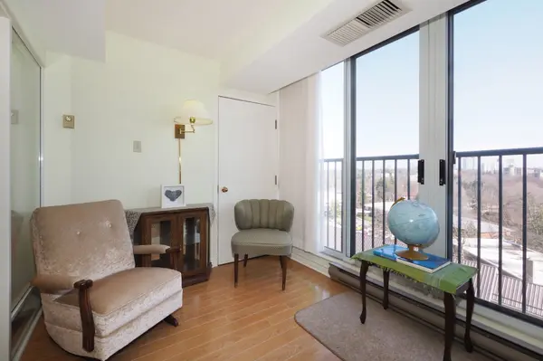 4 Willow ST #1103, Waterloo, ON N2J 4S2