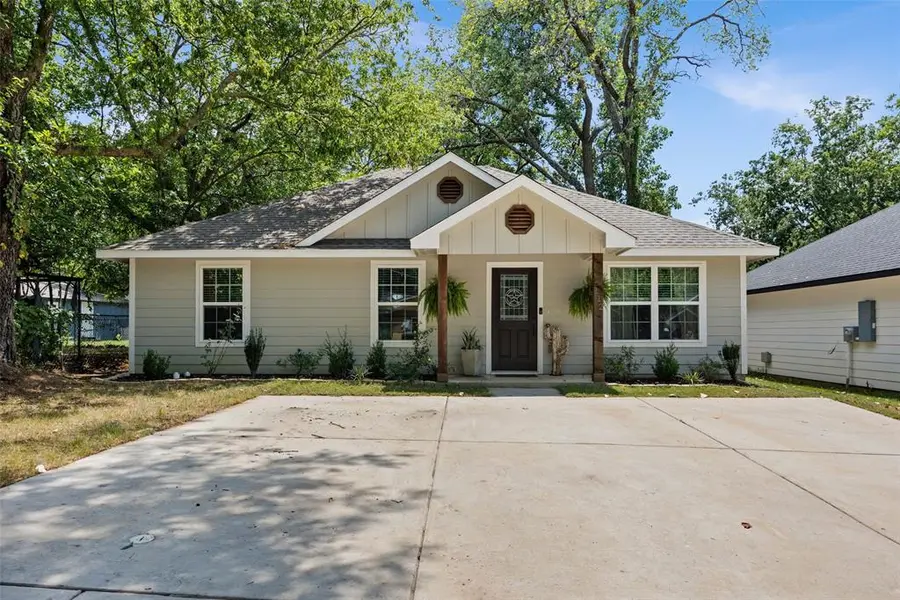 112 Buchanan Street, Whitesboro, TX 76273