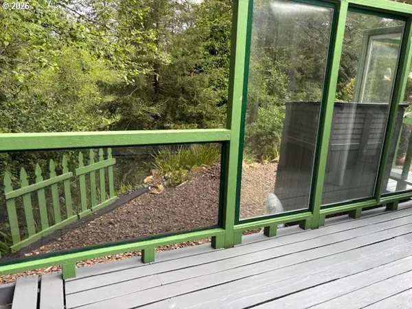 1484 SEACREST LN, Brookings, OR 97415