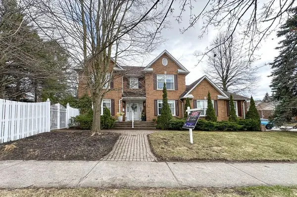 3 Hampstead Gate E, Clarington, ON L1E 1V2