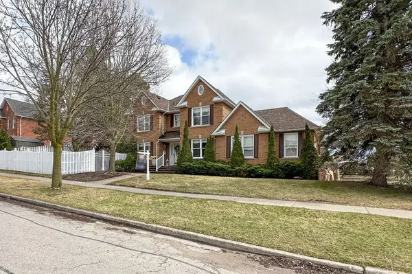 3 Hampstead Gate E, Clarington, ON L1E 1V2