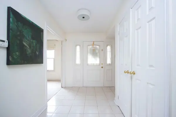 3 Hampstead Gate E, Clarington, ON L1E 1V2