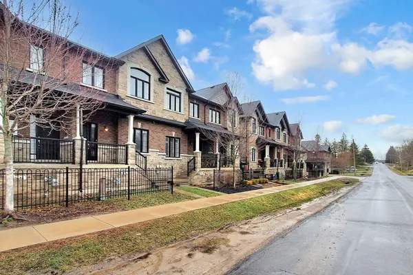 7 Zenyatta LN, East Gwillimbury, ON L9N 0N7