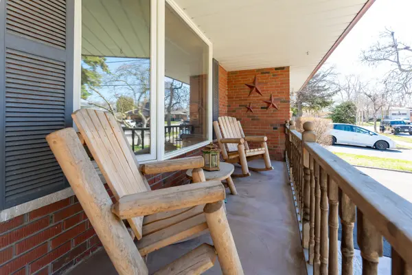 2002 Ingledale RD, Mississauga, ON L5J 2H2