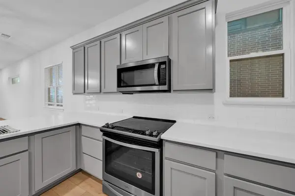 2825 Stanley Avenue, Fort Worth, TX 76110