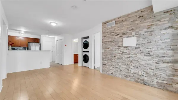 6 Dayspring CIR #2208, Brampton, ON L6P 2Z6