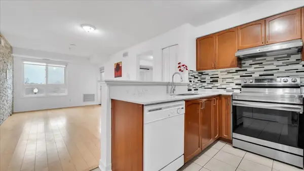 6 Dayspring CIR #2208, Brampton, ON L6P 2Z6