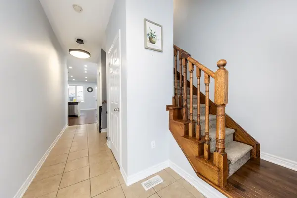 15 Munch PL, Milton, ON L9T 8K6