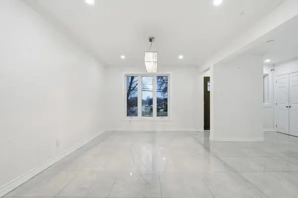 200 Gary DR, Toronto W04, ON M9N 2M4