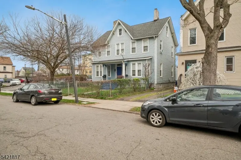 44 State St, East Orange City, NJ 07017