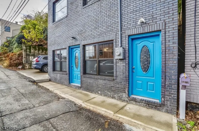 9017 Riverside Pl, North Bergen Twp., NJ 07047