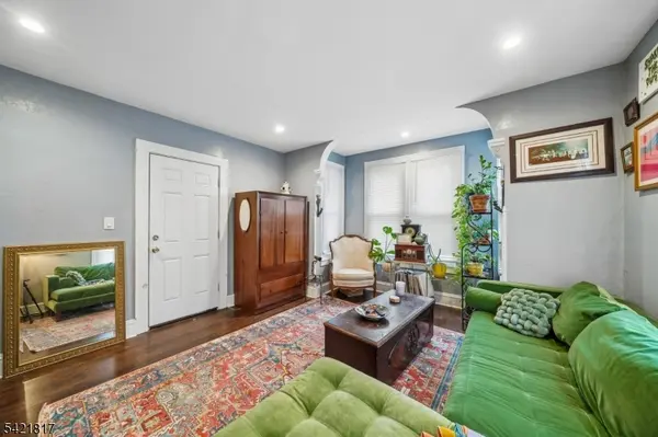 44 State St, East Orange City, NJ 07017