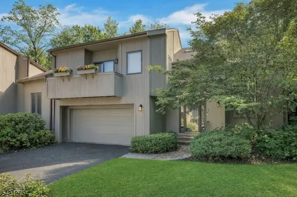 15 Robinhood Dr, Mountain Lakes Boro, NJ 07046