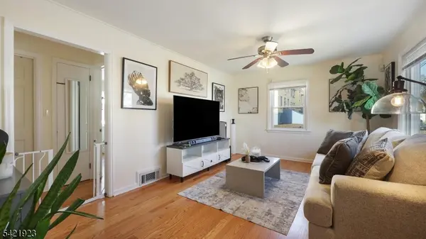 353 E Grant Ave, Roselle Park Boro, NJ 07204