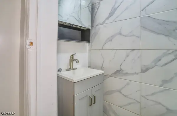 9017 Riverside Pl, North Bergen Twp., NJ 07047