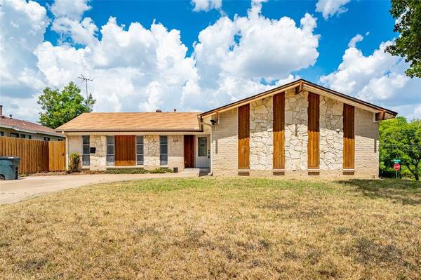 629 Bur Oak Drive, Irving, TX 75060