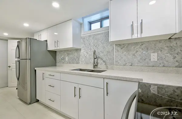 17 Elderslie CRES, Vaughan, ON L0J 1C0