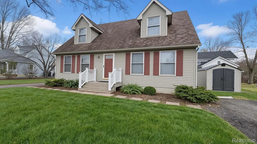 318 William ST, Pinckney Village, MI 48169