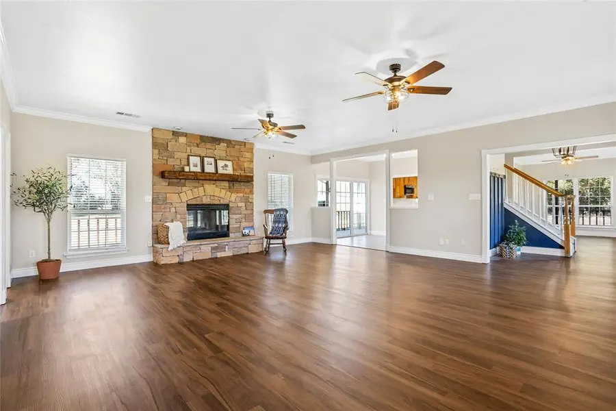 2473 Vz County Road 2621, Wills Point, TX 75169