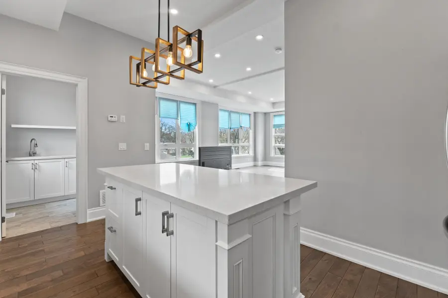 15 Old Oak DR, Toronto W08, ON M9A 1A3