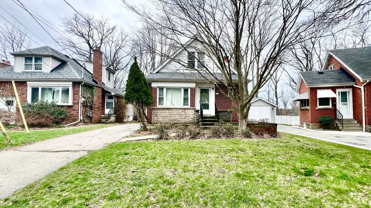 84 Binkley CRES, Hamilton, ON L8S 3L1