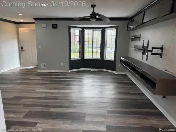 227 Meadow Lane CIR, Rochester Hills, MI 48307