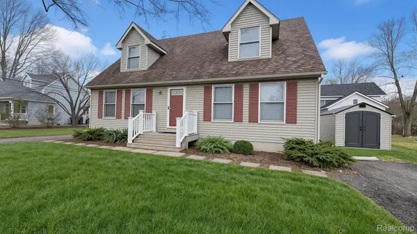 318 William ST, Pinckney Village, MI 48169