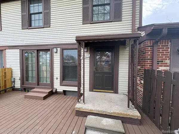 39525 Heatherheath DR, Clinton Charter Township, MI 48038