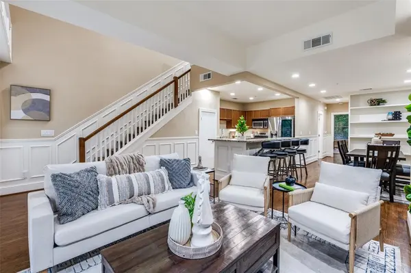 5055 Addison Circle #422, Addison, TX 75001