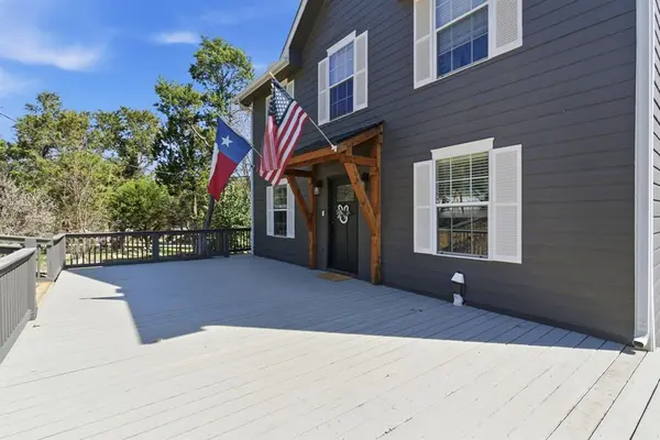 1205 Comanche Cove Drive, Granbury, TX 76048