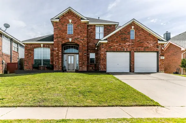 611 Laura Lane, Grand Prairie, TX 75052