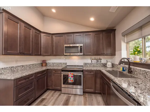 923 E DESPERADO TRL, Sisters, OR 97759