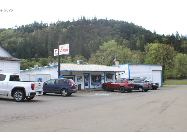 8833 OLD HIGHWAY 99, Roseburg, OR 97470