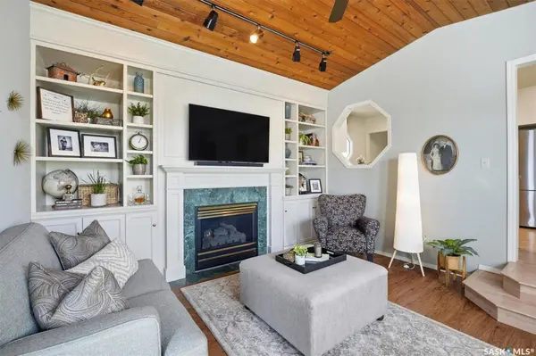 106 Laurentian DRIVE, Saskatoon, SK S7H 4M2