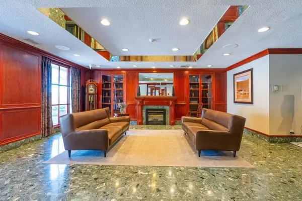 880 Dundas ST W #203, Mississauga, ON L5C 4H3