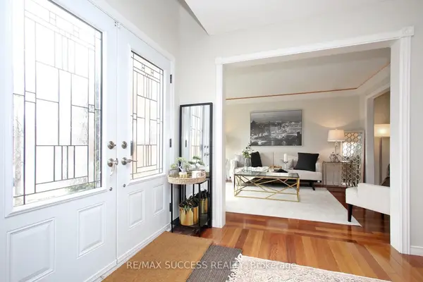 6643 Mockingbird LN, Mississauga, ON L5N 5K2