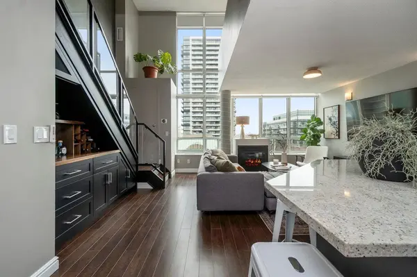 250 Manitoba ST #630, Toronto W06, ON M8Y 4G8