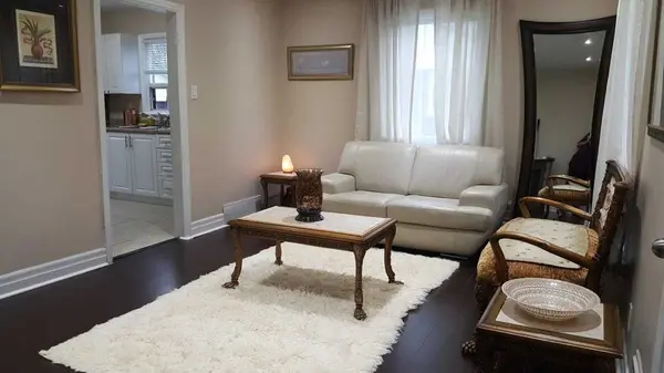 186 Maurice DR #Upper, Oakville, ON L6K 2W9