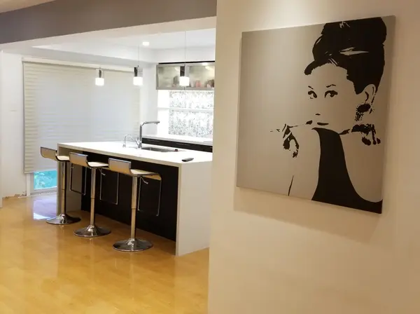 487 Wallenberg CRES, Mississauga, ON L5B 3M2