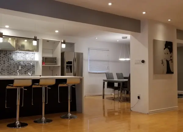 487 Wallenberg CRES, Mississauga, ON L5B 3M2