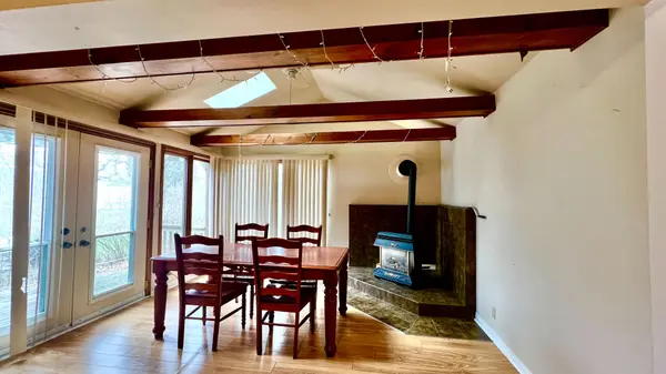 84 Binkley CRES, Hamilton, ON L8S 3L1