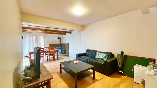 84 Binkley CRES, Hamilton, ON L8S 3L1