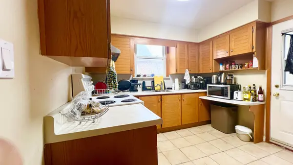 84 Binkley CRES, Hamilton, ON L8S 3L1